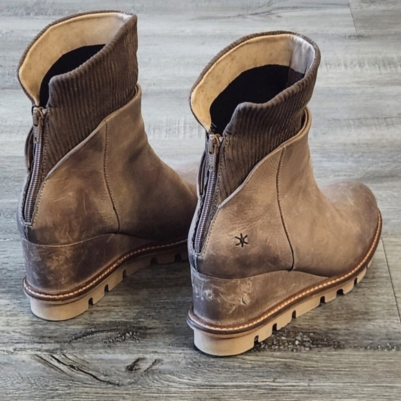 Patrizia Bonfanti Wedge Distressed Ankle Booties - Picture 6 of 13